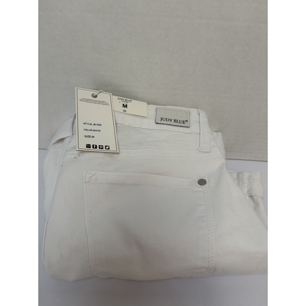 Judy Blue NWT White Mid-Rise Boyfriend Distressed Short Sz Med Style #1556 Cuff